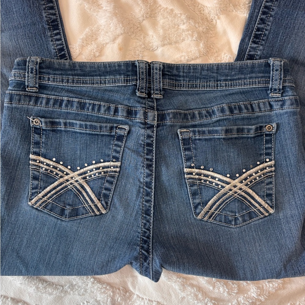 Stylish Blue Women's Jeans with Embellished Pockets